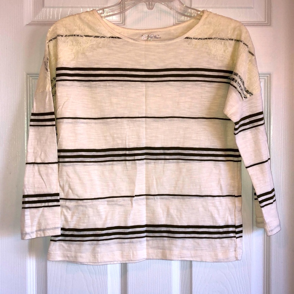 EUC Bongo 3/4 sleeve top with lace trim size SM